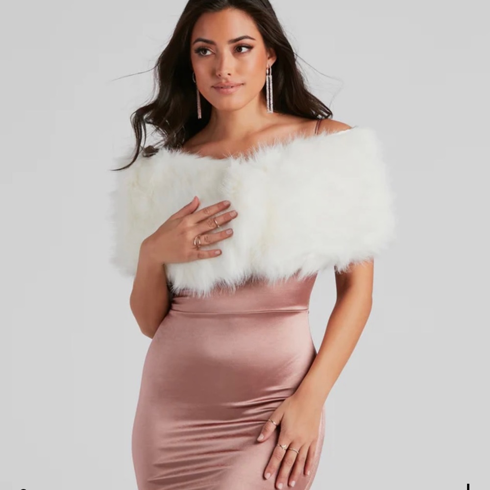 Windsor Clothing Faux Fur Shawl